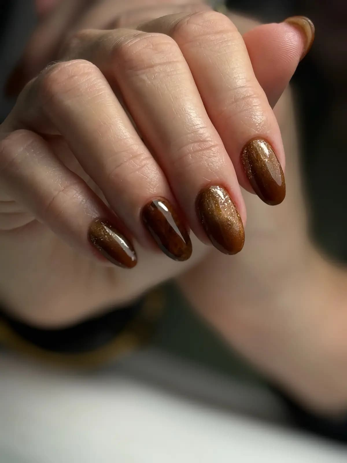 Almond nails in metallic copper with a sharp cat-eye line
