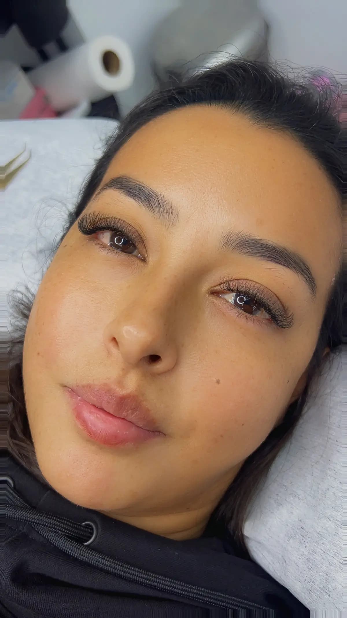 Defined brows next to lash extensions, close portrait