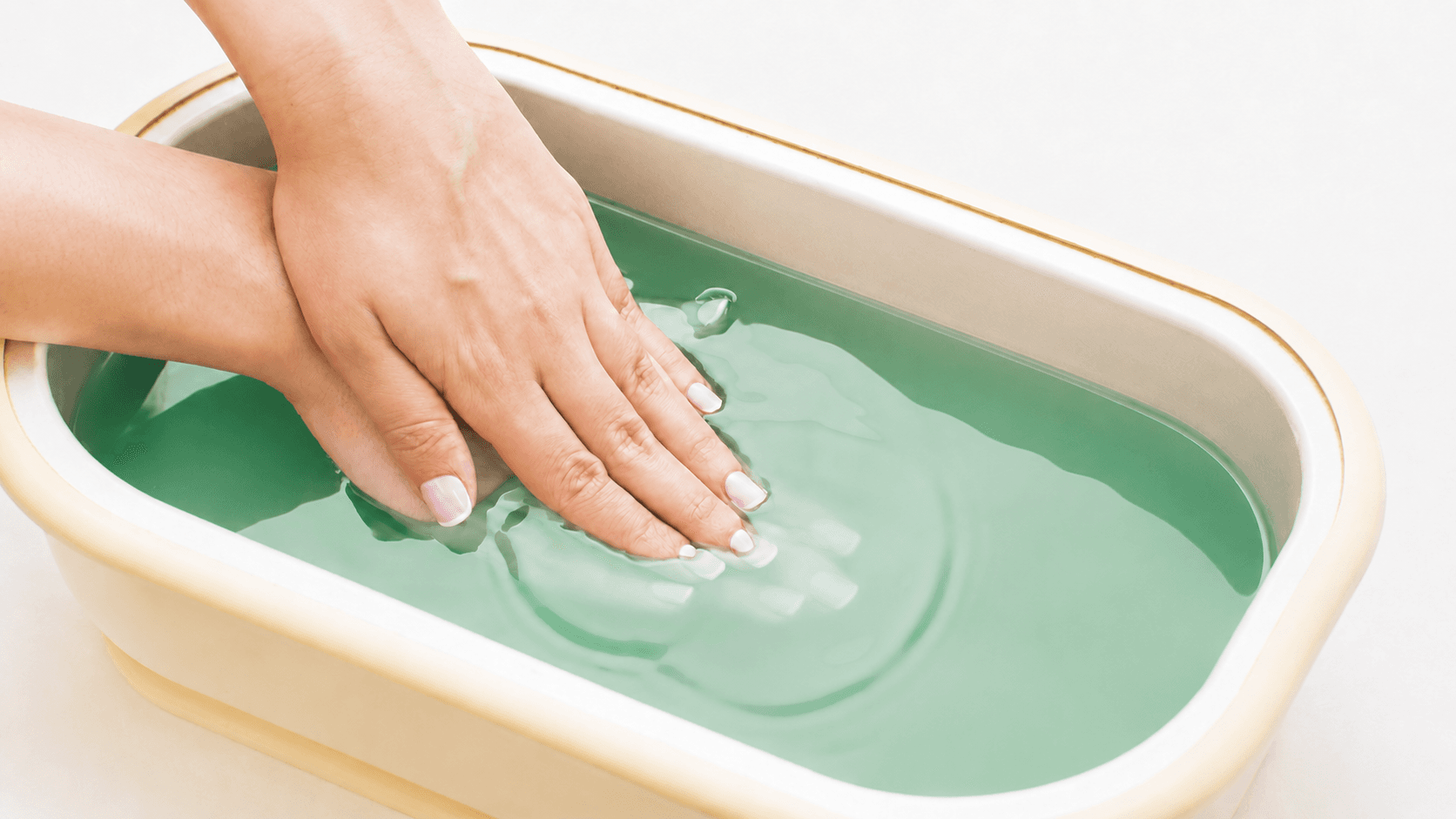 Paraffin Hand en Live Love Beauty Salon, Hialeah FL