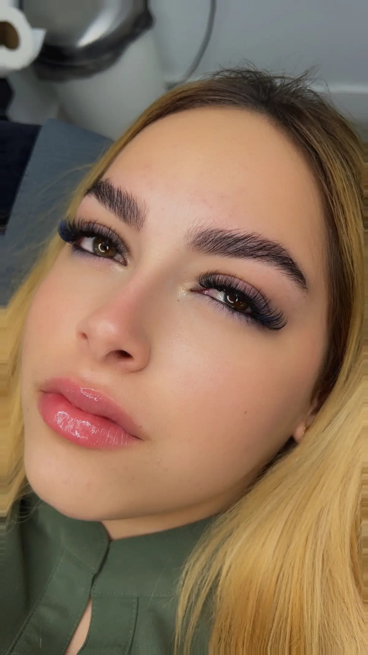Client with hybrid extensions and brushed-up brows