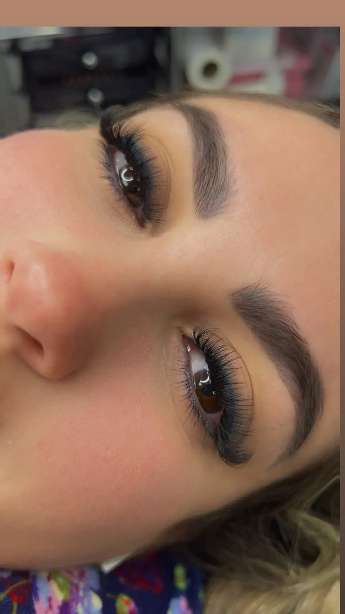 Brow with a clean shape and defined arch, seen up close