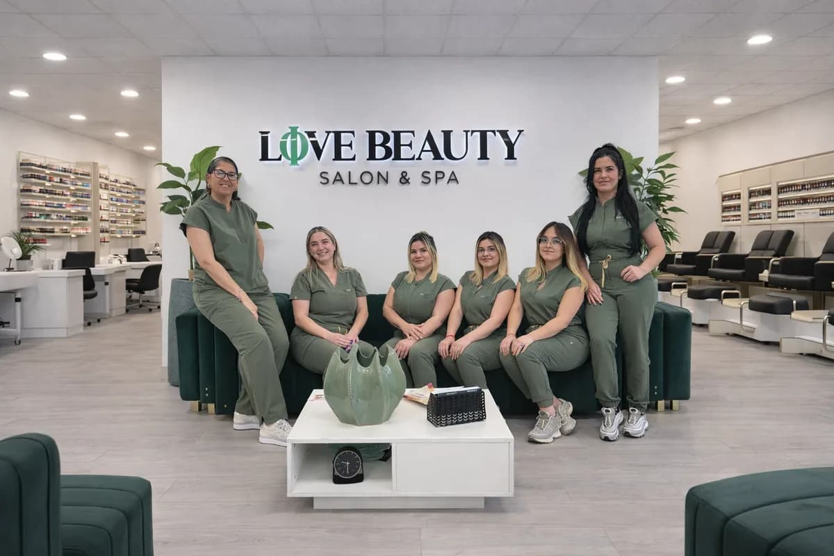 Equipo de Live Love Beauty Salon & Spa en Hialeah