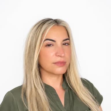 Yoselin S., Propietaria y Técnica de Uñas